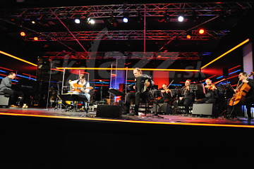 Al Di Meola Trio with Strings © Patrick Španko