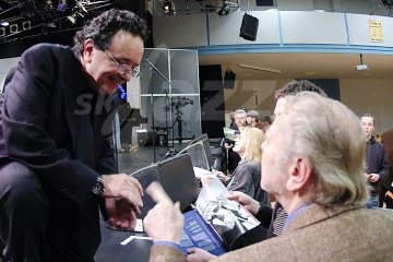 ... pri rozdávaní autogramov © Patrick Španko