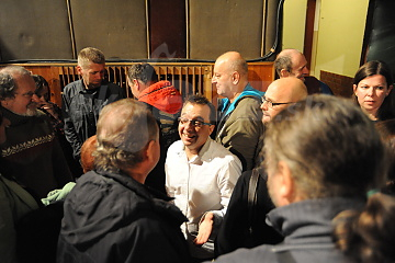 Peter v kruhu gratulantov ... © Patrick Španko