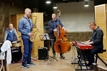 Nikolaj Nikitin a Ondrej Krajňák a Trio © Andrej Mann