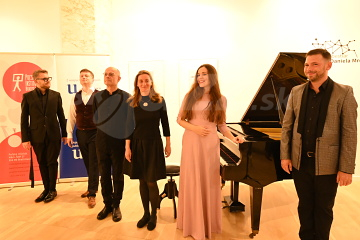 Záverečná klaňačka umelcov © Patrick Španko