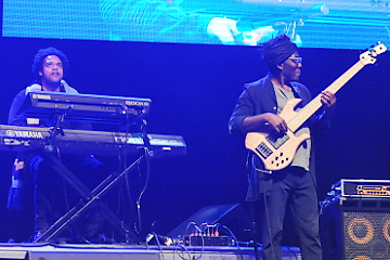 Eric Lewis a Richard Bona © Patrick Španko