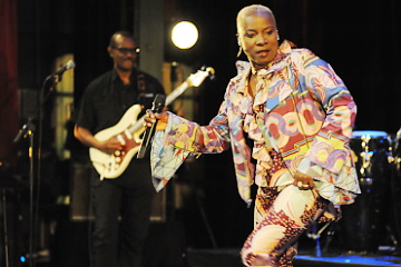 Dominic James a Angélique Kidjo © Patrick Španko