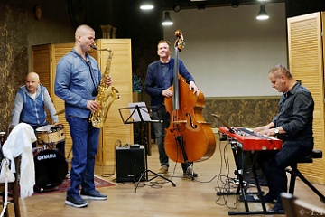 Nikolaj Nikitin a Ondrej Krajňák a Trio © Andrej Mann
