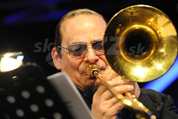 Trombonista a mušlista Steve Turre !!!