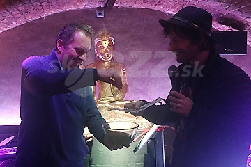 Čím sa včera krstil nový album ???
