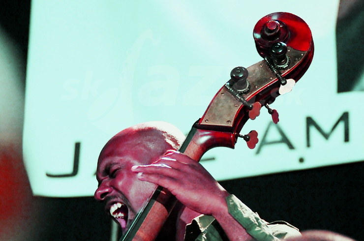 Kontrabasista Junius Paul !!!