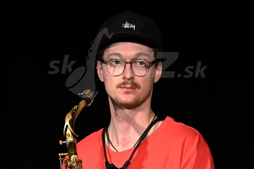 Na čom práve maká ... Nikola ???