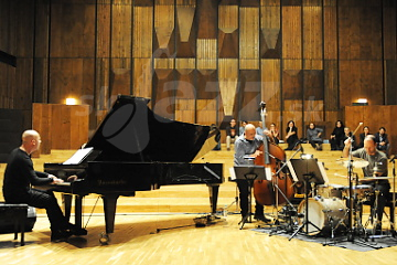 Skvelé Stefano Battaglia Trio pod pyramídou !!!
