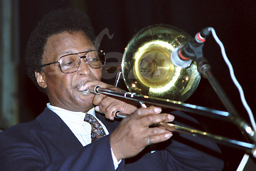 Opustila nás trombónová jazzová legenda !!!