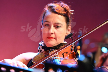 Srbská violistka, skladateľka a speváčka Jelena Popržan !!!